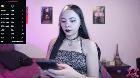 Snapshot of emilyrymer chatting on 01.30.25 Emily Support me to have 100 likes plx online show from 01.30.25