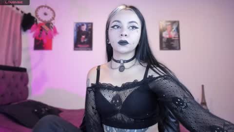 Snapshot of emilyrymer chatting on 01.31.25 Emily Support me to have 100 likes plx online show from 01.31.25