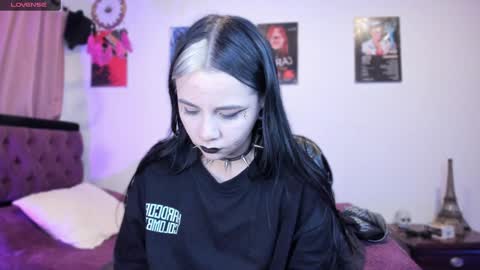 Snapshot of emilyrymer chatting on 02.03.25 Emily Support me to have 100 likes plx online show from 02.03.25