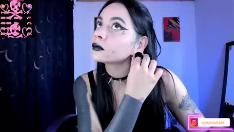 Snapshot of emilyrymer chatting on 11.13.25 Emily Support me to have 100 likes plx online show from 11.13.25