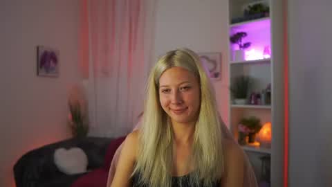 Snapshot of emilyswannn chatting on 07.25.26 emilyswannn online show from 07.25.26