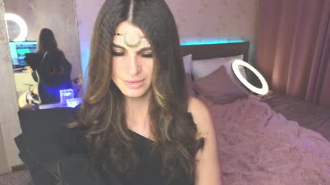Snapshot of emilytucker chatting on 12.16.24 Emily online show from 12.16.24