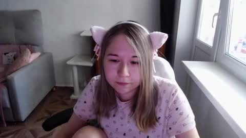 Snapshot of emilyway chatting on 06.19.26 emilyway online show from 06.19.26