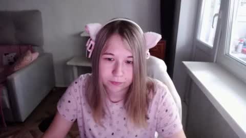 Snapshot of emilyway chatting on 06.20.26 emilyway online show from 06.20.26