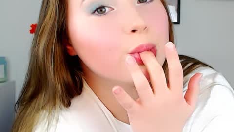 Snapshot of emilyxgrasez chatting on 12.11.24 Emily online show from 12.11.24