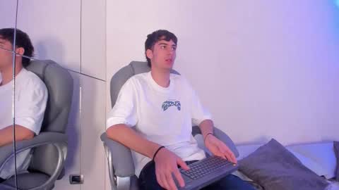 emir_ozan online show from 11.21.25