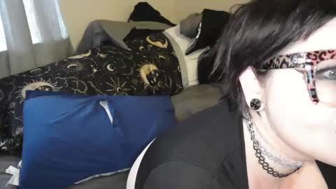 Snapshot of emma4269 chatting on 02.12.25 emma lotacurves online show from 02.12.25