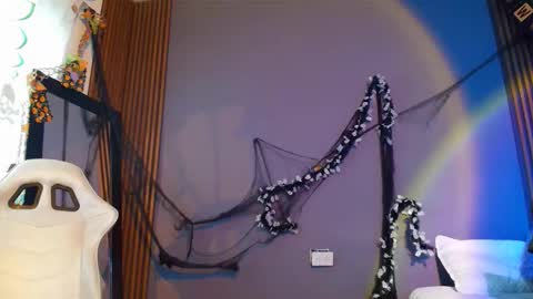 Snapshot of emma_and_aysha chatting on 11.03.25 emma_and_aysha online show from 11.03.25