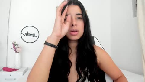 Snapshot of emma_castilloo chatting on 02.14.25 Emma Castillo online show from 02.14.25