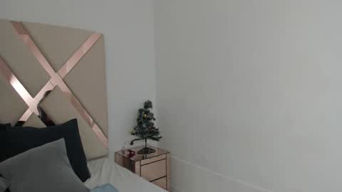 Snapshot of emma_castilloo chatting on 12.15.25 Emma Castillo online show from 12.15.25