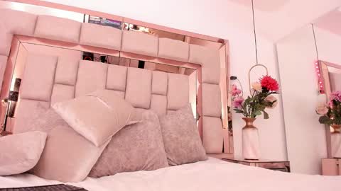 Snapshot of emma_castilloo chatting on 12.21.25 Emma Castillo online show from 12.21.25