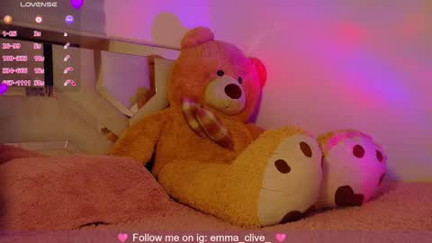 Snapshot of emma_clive chatting on 09.28.25 Emma online show from 09.28.25