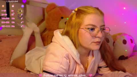 Snapshot of emma_clive chatting on 10.21.25 Emma online show from 10.21.25