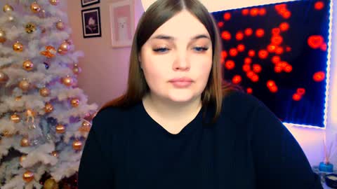Snapshot of emma_dorn chatting on 12.23.24 Eva online show from 12.23.24