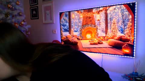 Snapshot of emma_dorn chatting on 12.24.24 Eva online show from 12.24.24