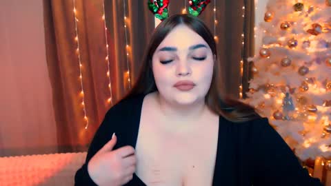 Snapshot of emma_dorn chatting on 12.25.24 Eva online show from 12.25.24