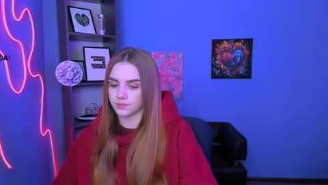 Snapshot of emma_hazell chatting on 04.21.26 Emma online show from 04.21.26