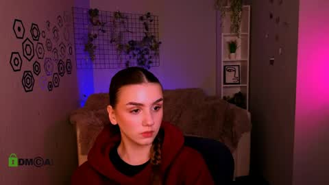 Snapshot of emma_hazell chatting on 04.25.26 Emma online show from 04.25.26