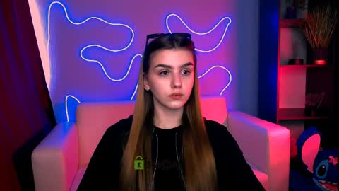 Snapshot of emma_hazell chatting on 04.27.26 Emma online show from 04.27.26
