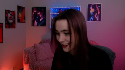 Snapshot of emma_hazell chatting on 04.29.26 Emma online show from 04.29.26