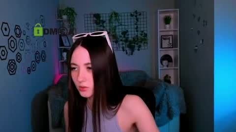 Snapshot of emma_hazell chatting on 05.05.26 Emma online show from 05.05.26