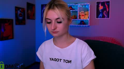 Snapshot of emma_hazell chatting on 05.09.26 Emma online show from 05.09.26