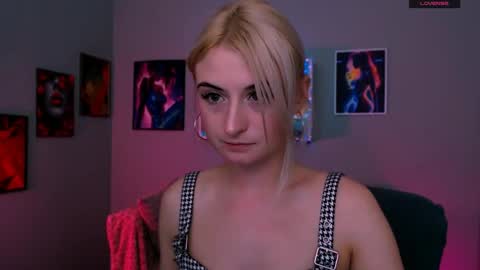Snapshot of emma_hazell chatting on 05.20.26 Emma online show from 05.20.26
