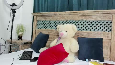 Emma Loaiza  online show from 05.24.26