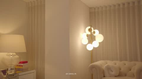 Snapshot of emma_lu1 chatting on 10.18.25 emma_lu1 online show from 10.18.25