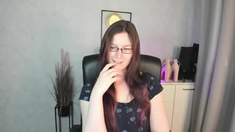 Snapshot of emma_lust94 chatting on 05.12.26 emma online show from 05.12.26