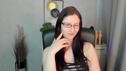 Snapshot of emma_lust94 chatting on 05.21.26 emma online show from 05.21.26
