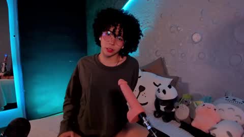 Snapshot of emma_nakamura chatting on 02.24.25 online show from 02.24.25