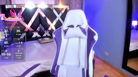 Snapshot of emma_petiite chatting on 01.15.26 Emma online show from 01.15.26