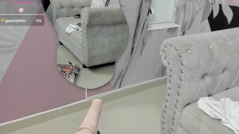 Snapshot of emma_petite4u chatting on 01.08.25 Emma online show from 01.08.25