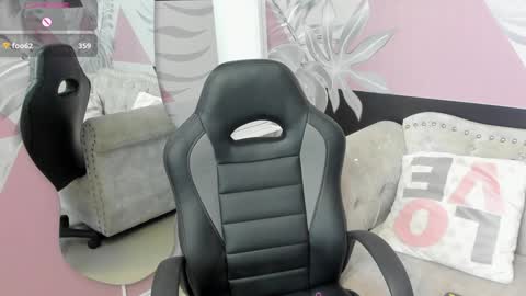 Snapshot of emma_petite4u chatting on 01.22.25 Emma online show from 01.22.25