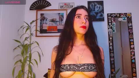 Sara Luna online show from 02.25.25