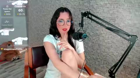 Snapshot of emma_unu chatting on 06.26.26 Emma online show from 06.26.26