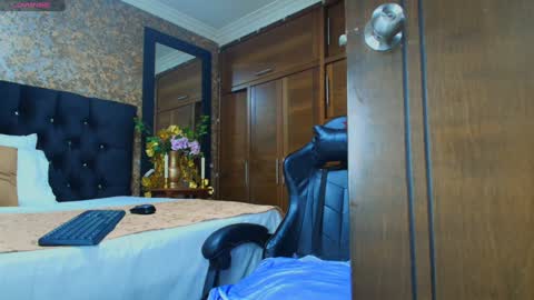 Snapshot of emma_xue chatting on 02.08.25 Emma online show from 02.08.25