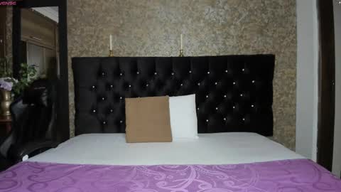 Snapshot of emma_xue chatting on 03.11.25 Emma online show from 03.11.25