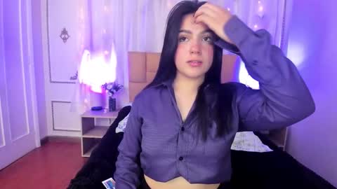 Snapshot of emmabenavidez chatting on 12.01.25 Emma online show from 12.01.25