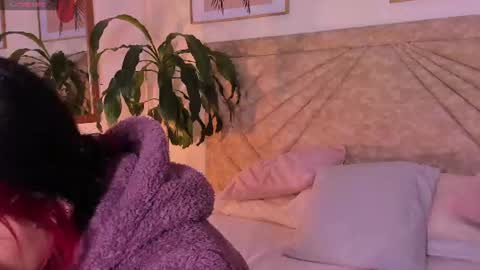 Snapshot of emmaduff_ chatting on 06.10.26 online show from 06.10.26