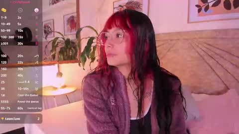Snapshot of emmaduff_ chatting on 06.12.26 online show from 06.12.26