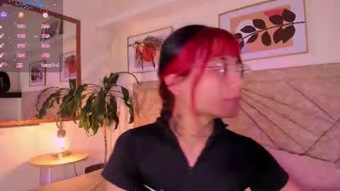 Snapshot of emmaduff_ chatting on 06.15.26 online show from 06.15.26