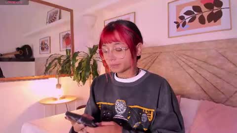 Snapshot of emmaduff_ chatting on 06.21.26 online show from 06.21.26