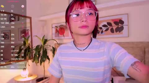 Snapshot of emmaduff_ chatting on 07.18.26 online show from 07.18.26