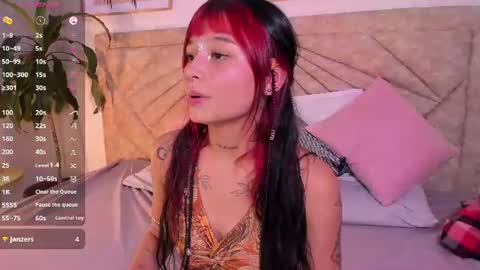 Snapshot of emmaduff_ chatting on 07.21.26 online show from 07.21.26