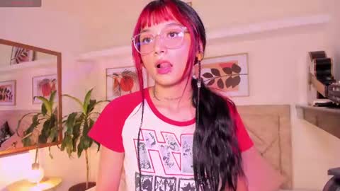 Snapshot of emmaduff_ chatting on 07.23.26 online show from 07.23.26