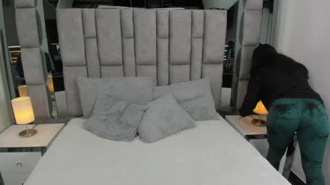 EMMA HILL online show from 05.06.26
