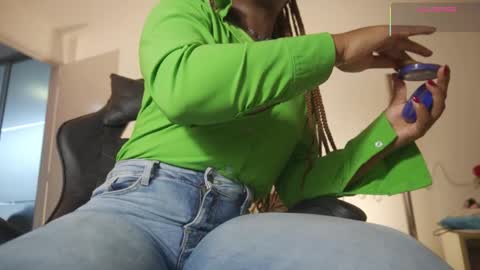 Sara online show from 12.19.25