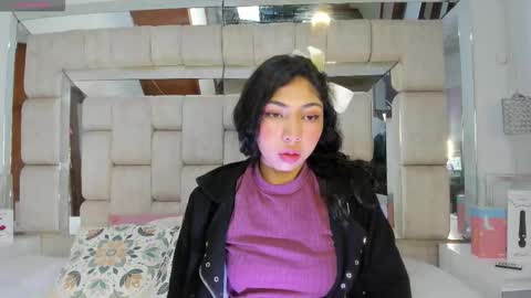 Snapshot of emmaskinny_ chatting on 11.18.25 Emma online show from 11.18.25